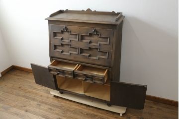 和製ビンテージ　神戸洋家具　オーク材　特徴あるデザインが素敵なライティングビューロー(ワークデスク、簿記机、収納棚、戸棚、在宅用、在宅ワーク用、引き出し、ヴィンテージ)(R-074743)