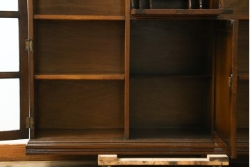 イギリスアンティーク　オーク材　リネンフォールドの意匠が美しいサイドバイサイドビューローブックケース　(R-074744)