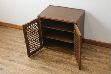 中古　美品　オーク材　三越家具(現カントリーハウス)　Brugge(ブルージュ)　クラシカルな雰囲気を醸し出すキャビネット(収納棚、戸棚)(R-074745)