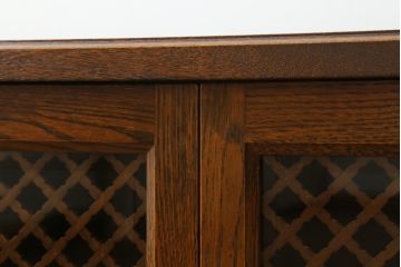 中古　美品　オーク材　三越家具(現カントリーハウス)　Brugge(ブルージュ)　クラシカルな雰囲気を醸し出すキャビネット(収納棚、戸棚)(R-074745)