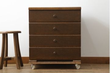中古　美品　オーク材　三越家具(現カントリーハウス)　Brugge(ブルージュ)　クラシカルな雰囲気を醸し出すチェスト(サイドチェスト、引き出し、収納箪笥)(R-074746)