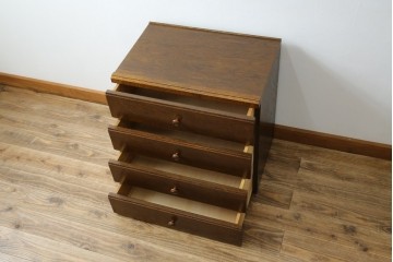 中古　美品　オーク材　三越家具(現カントリーハウス)　Brugge(ブルージュ)　クラシカルな雰囲気を醸し出すチェスト　(R-074746)