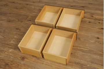 中古　美品　オーク材　三越家具(現カントリーハウス)　Brugge(ブルージュ)　クラシカルな雰囲気を醸し出すサイドキャビネット(収納棚、戸棚、引き出し、サイドボード)(R-074747)
