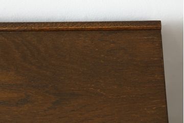中古　美品　オーク材　三越家具(現カントリーハウス)　Brugge(ブルージュ)　クラシカルな雰囲気を醸し出すサイドキャビネット(収納棚、戸棚、引き出し、サイドボード)(R-074747)