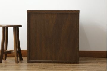 中古　美品　オーク材　三越家具(現カントリーハウス)　Brugge(ブルージュ)　クラシカルな雰囲気を醸し出すサイドキャビネット(収納棚、戸棚、引き出し、サイドボード)(R-074747)