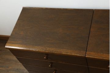 中古　美品　オーク材　三越家具(現カントリーハウス)　Brugge(ブルージュ)　クラシカルな雰囲気を醸し出すサイドキャビネット(サイドボード、ローチェスト、ローボード、収納棚、戸棚、収納箪笥、整理たんす、引き出し、テレビ台、テレビボード)(R-074748)