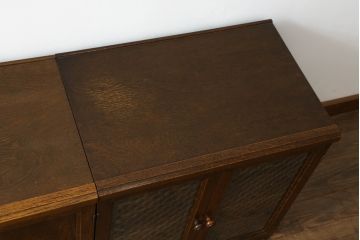 中古　美品　オーク材　三越家具(現カントリーハウス)　Brugge(ブルージュ)　クラシカルな雰囲気を醸し出すサイドキャビネット(サイドボード、ローチェスト、ローボード、収納棚、戸棚、収納箪笥、整理たんす、引き出し、テレビ台、テレビボード)(R-074748)