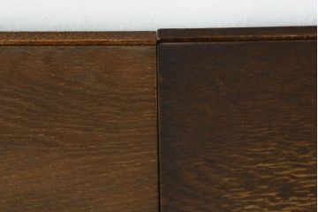 中古　美品　オーク材　三越家具(現カントリーハウス)　Brugge(ブルージュ)　クラシカルな雰囲気を醸し出すサイドキャビネット(サイドボード、ローチェスト、ローボード、収納棚、戸棚、収納箪笥、整理たんす、引き出し、テレビ台、テレビボード)(R-074748)