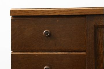 中古　美品　オーク材　三越家具(現カントリーハウス)　Brugge(ブルージュ)　クラシカルな雰囲気を醸し出すサイドキャビネット(サイドボード、ローチェスト、ローボード、収納棚、戸棚、収納箪笥、整理たんす、引き出し、テレビ台、テレビボード)(R-074748)