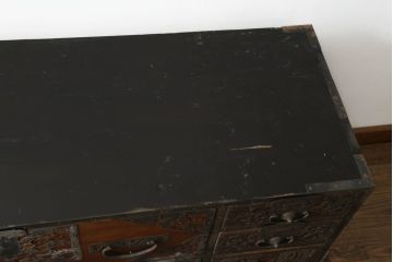 和製アンティーク　漆塗り　繊細なデザインの金具が美しい佐渡八幡箪笥ローボード(佐渡箪笥、和タンス、衣装たんす、時代箪笥、収納タンス、引き出し、ローチェスト、テレビ台、テレビボード)(R-074751)
