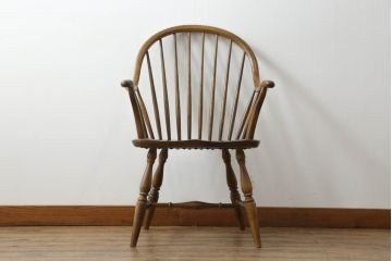 中古　柏木工　ゆったりとした座り心地が魅力的なウィンザーチェア1脚(ウインザーチェア、アームチェア、かしわ木工、KASHIWA、板座チェア、椅子、イス)(R-074752)