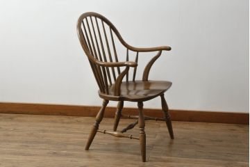 中古　柏木工　ゆったりとした座り心地が魅力的なウィンザーチェア1脚(ウインザーチェア、アームチェア、かしわ木工、KASHIWA、板座チェア、椅子、イス)(R-074752)