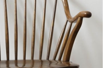 中古　柏木工　ゆったりとした座り心地が魅力的なウィンザーチェア1脚(ウインザーチェア、アームチェア、かしわ木工、KASHIWA、板座チェア、椅子、イス)(R-074752)