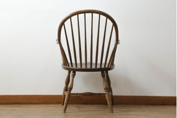 中古　柏木工　ゆったりとした座り心地が魅力的なウィンザーチェア1脚(ウインザーチェア、アームチェア、かしわ木工、KASHIWA、板座チェア、椅子、イス)(R-074752)