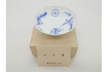 深川製　皇室　御下賜品　菊御紋　金彩　染付　盃7客セット(杯、酒器、和食器、鳳凰、箱付き)(R-074799)