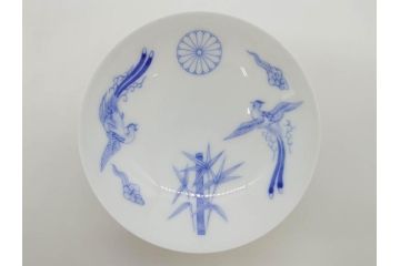 深川製　皇室　御下賜品　菊御紋　金彩　染付　盃7客セット(杯、酒器、和食器、鳳凰、箱付き)(R-074799)