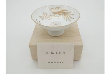 深川製　皇室　御下賜品　菊御紋　金彩　染付　盃7客セット(杯、酒器、和食器、鳳凰、箱付き)(R-074799)
