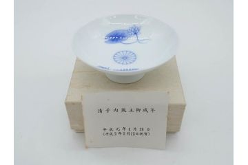 深川製　皇室　御下賜品　菊御紋　金彩　染付　盃7客セット(杯、酒器、和食器、鳳凰、箱付き)(R-074799)