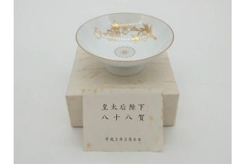 深川製　皇室　御下賜品　菊御紋　金彩　染付　盃7客セット(杯、酒器、和食器、鳳凰、箱付き)(R-074799)