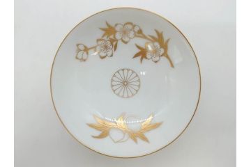 深川製　皇室　御下賜品　菊御紋　金彩　染付　盃7客セット(杯、酒器、和食器、鳳凰、箱付き)(R-074799)