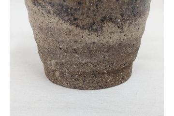 陶芸家　加守田章二作　灰釉　堂々とした佇まいが魅力的な花瓶(花入、花器、花生、共箱付き)(R-074811)