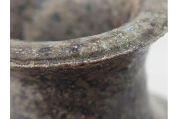陶芸家　加守田章二作　灰釉　堂々とした佇まいが魅力的な花瓶(花入、花器、花生、共箱付き)(R-074811)