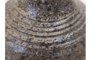 陶芸家　加守田章二作　灰釉　堂々とした佇まいが魅力的な花瓶(花入、花器、花生、共箱付き)(R-074811)