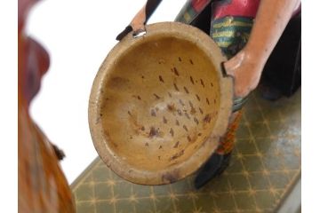 ジャンク品　戦前　ブリキのおもちゃ　鶏にエサをあげる少年　東洋堂　日本製(ゼンマイ式玩具、にわとり、ニワトリ、鳥、当時物)(R-074812)