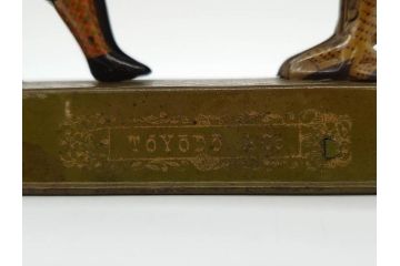 ジャンク品　戦前　ブリキのおもちゃ　鶏にエサをあげる少年　東洋堂　日本製(ゼンマイ式玩具、にわとり、ニワトリ、鳥、当時物)(R-074812)