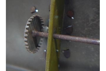 ジャンク品　戦前　ブリキのおもちゃ　鶏にエサをあげる少年　東洋堂　日本製(ゼンマイ式玩具、にわとり、ニワトリ、鳥、当時物)(R-074812)
