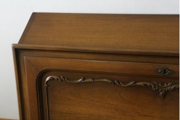 中古　美品!!　ドイツ　高級家具メーカー　ウォーリングス(WARRINGS)社　マホガニー材　猫脚　クラシックな佇まいと可憐なレリーフ彫刻が魅力的なライティングビューロー(簿記机、ワークデスク、机、引き出し、在宅用、在宅ワーク用)(R-074841)