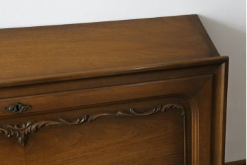 中古　美品!!　ドイツ　高級家具メーカー　ウォーリングス(WARRINGS)社　マホガニー材　猫脚　クラシックな佇まいと可憐なレリーフ彫刻が魅力的なライティングビューロー(簿記机、ワークデスク、机、引き出し、在宅用、在宅ワーク用)(R-074841)