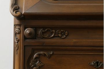 中古　美品!!　ドイツ　高級家具メーカー　ウォーリングス(WARRINGS)社　マホガニー材　猫脚　クラシックな佇まいと可憐なレリーフ彫刻が魅力的なライティングビューロー(簿記机、ワークデスク、机、引き出し、在宅用、在宅ワーク用)(R-074841)