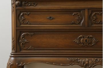 中古　美品!!　ドイツ　高級家具メーカー　ウォーリングス(WARRINGS)社　マホガニー材　猫脚　クラシックな佇まいと可憐なレリーフ彫刻が魅力的なライティングビューロー(簿記机、ワークデスク、机、引き出し、在宅用、在宅ワーク用)(R-074841)