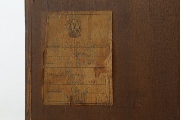中古　美品!!　ドイツ　高級家具メーカー　ウォーリングス(WARRINGS)社　マホガニー材　猫脚　クラシックな佇まいと可憐なレリーフ彫刻が魅力的なライティングビューロー(簿記机、ワークデスク、机、引き出し、在宅用、在宅ワーク用)(R-074841)