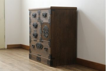 中古　高級品　国産工芸家具　躍動感ある龍の金具が魅力的なからくり付き総桐民芸箪笥(総桐箪笥、総桐たんす、和箪笥、収納タンス、整理タンス、引き出し)(R-074842)