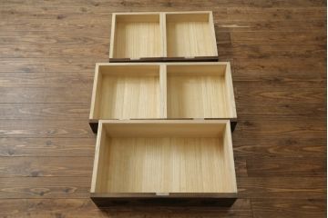 中古　高級品　国産工芸家具　躍動感ある龍の金具が魅力的なからくり付き総桐民芸箪笥(総桐箪笥、総桐たんす、和箪笥、収納タンス、整理タンス、引き出し)(R-074842)