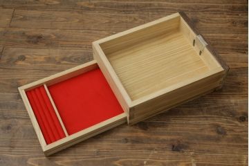 中古　高級品　国産工芸家具　躍動感ある龍の金具が魅力的なからくり付き総桐民芸箪笥(総桐箪笥、総桐たんす、和箪笥、収納タンス、整理タンス、引き出し)(R-074842)