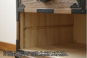 中古　高級品　国産工芸家具　躍動感ある龍の金具が魅力的なからくり付き総桐民芸箪笥(総桐箪笥、総桐たんす、和箪笥、収納タンス、整理タンス、引き出し)(R-074842)