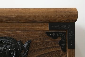 中古　高級品　国産工芸家具　躍動感ある龍の金具が魅力的なからくり付き総桐民芸箪笥(総桐箪笥、総桐たんす、和箪笥、収納タンス、整理タンス、引き出し)(R-074842)