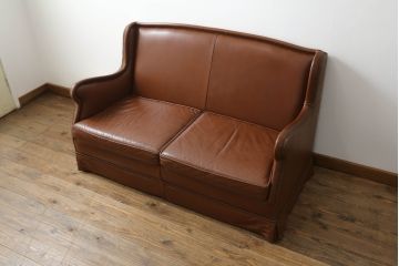中古　スペイン製　バロッサバレンティ(VARO,S.A. VALENTI)　本革の味わい深い風合いが魅力の2人掛けソファ(二人掛けソファ、2P、ラブソファ、アームソファ、レザーソファ)(定価約75万円)(R-074844)