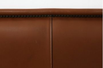 中古　スペイン製　バロッサバレンティ(VARO,S.A. VALENTI)　本革の味わい深い風合いが魅力の2人掛けソファ(二人掛けソファ、2P、ラブソファ、アームソファ、レザーソファ)(定価約75万円)(R-074844)