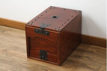 和製アンティーク　欅(ケヤキ)材　昔懐かしい雰囲気漂う引き出し付き銭箱(銭函)(R-074847)