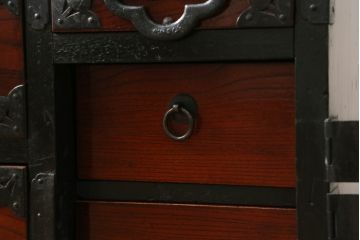 和製アンティーク　激レア　希少　前面欅(ケヤキ)材　上品な佇まいで和の空間を引き立てる米沢小箪笥(米沢箪笥、引き出し、小物収納、収納タンス)(R-074849)