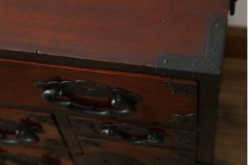 和製アンティーク　激レア　希少　前面欅(ケヤキ)材　上品な佇まいで和の空間を引き立てる米沢小箪笥(米沢箪笥、引き出し、小物収納、収納タンス)(R-074849)