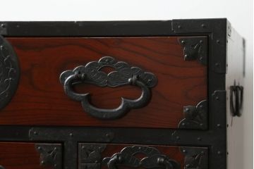 和製アンティーク　激レア　希少　前面欅(ケヤキ)材　上品な佇まいで和の空間を引き立てる米沢小箪笥(米沢箪笥、引き出し、小物収納、収納タンス)(R-074849)