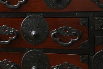 和製アンティーク　激レア　希少　前面欅(ケヤキ)材　上品な佇まいで和の空間を引き立てる米沢小箪笥(米沢箪笥、引き出し、小物収納、収納タンス)(R-074849)