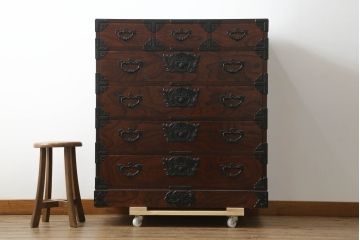 中古　美品　岩谷堂箪笥　漆塗り　力強い杢目と立派な金具が魅力的なサイドチェスト(引き出し、衣装箪笥、収納たんす、整理箪笥、和タンス)(R-069686)
