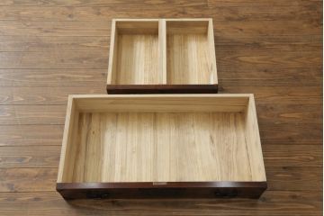 中古　美品　岩谷堂箪笥　漆塗り　力強い杢目と立派な金具が魅力的なサイドチェスト(引き出し、衣装箪笥、収納たんす、整理箪笥、和タンス)(R-069686)