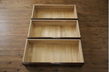 中古　超美品!!　岩谷堂箪笥　力強い木目と重厚感のある金具が目を惹く和箪笥(引き出し、サイドボード、サイドチェスト、収納箪笥、衣装箪笥、整理箪笥)(R-074852)